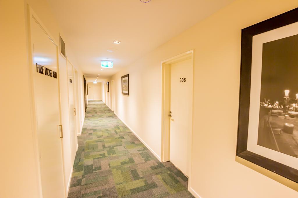Eastwood Apartments Brisbane Eksteriør billede A typical corridor