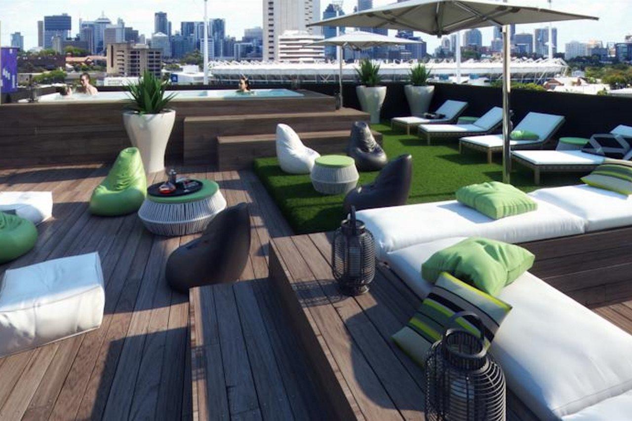 Eastwood Apartments Brisbane Eksteriør billede The rooftop pool at the W Hotel, South Beach