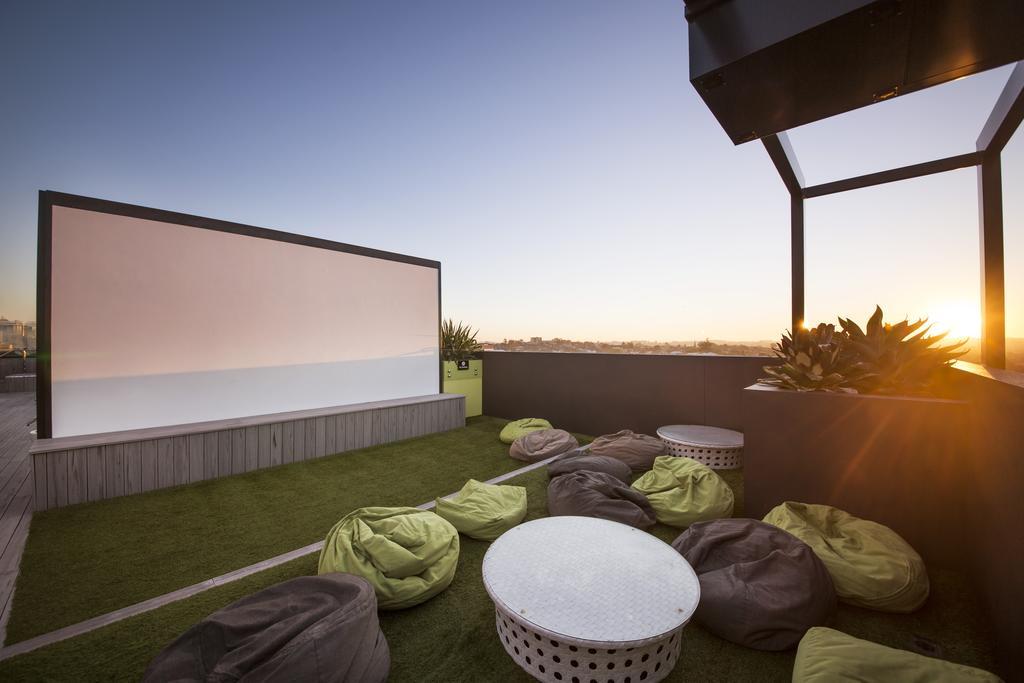 Eastwood Apartments Brisbane Eksteriør billede Rooftop cinema at the University of Western Australia