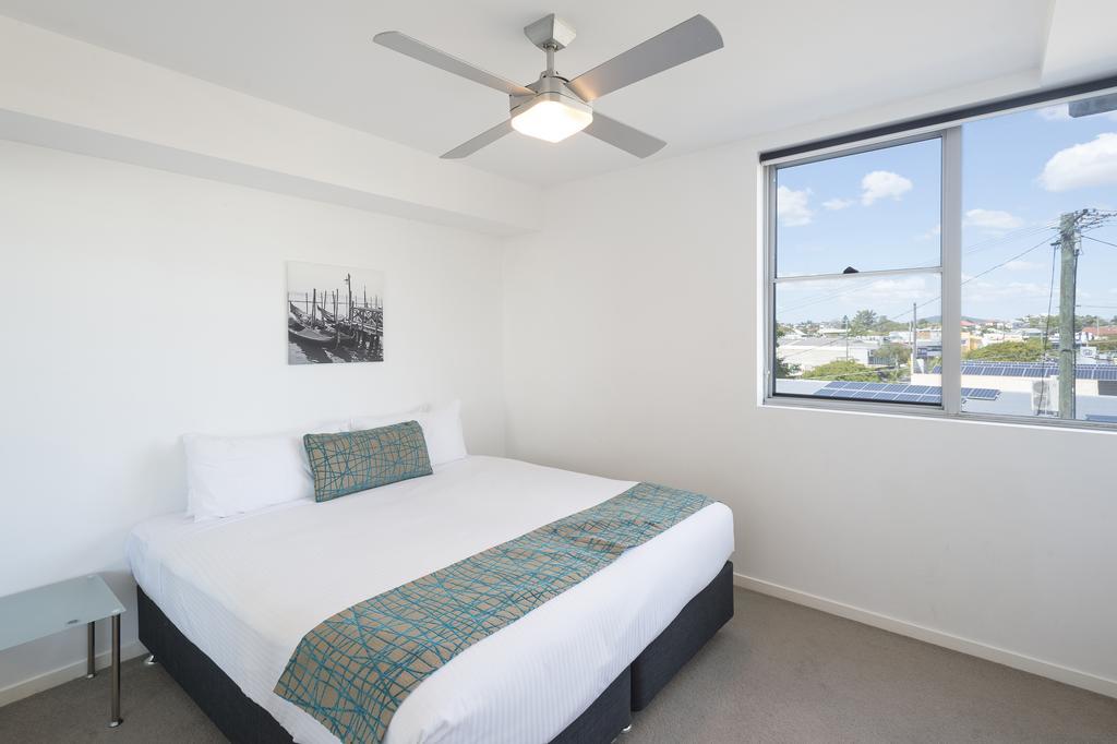 Eastwood Apartments Brisbane Eksteriør billede A bedroom at the hotel