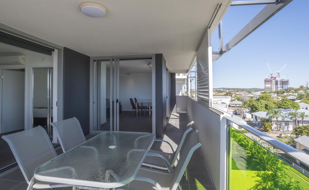 Eastwood Apartments Brisbane Eksteriør billede A balcony