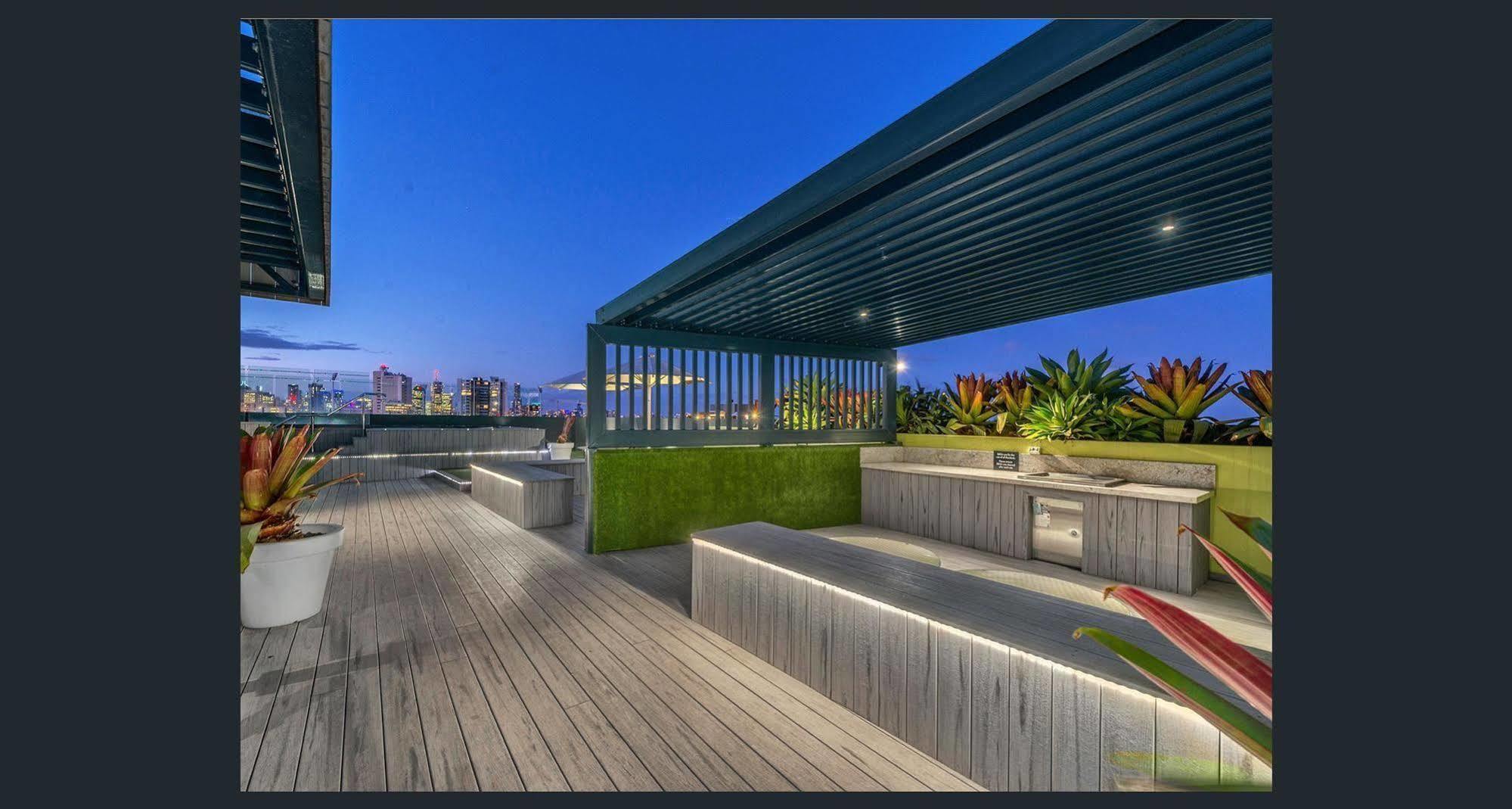 Eastwood Apartments Brisbane Eksteriør billede Rooftop BBQ area
